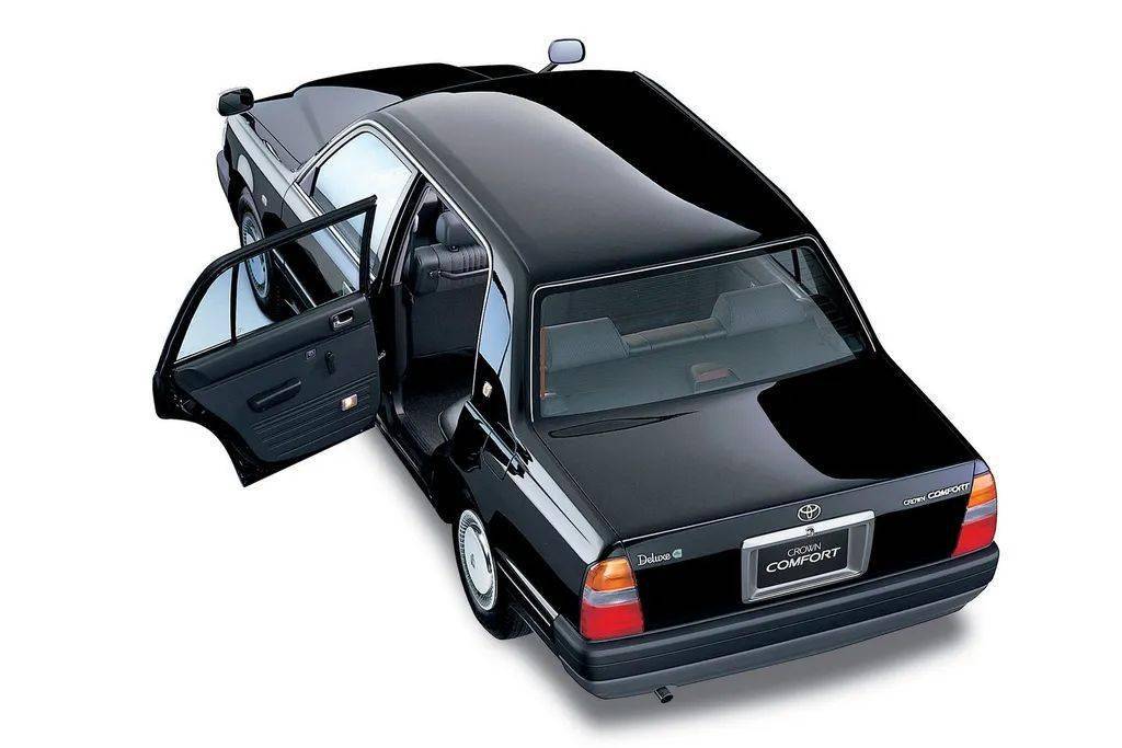 皇冠信用盘平台出租_完美诠释什么叫开不坏的丰田皇冠信用盘平台出租,TLV的丰田皇冠Comfort和Sedan模型试玩