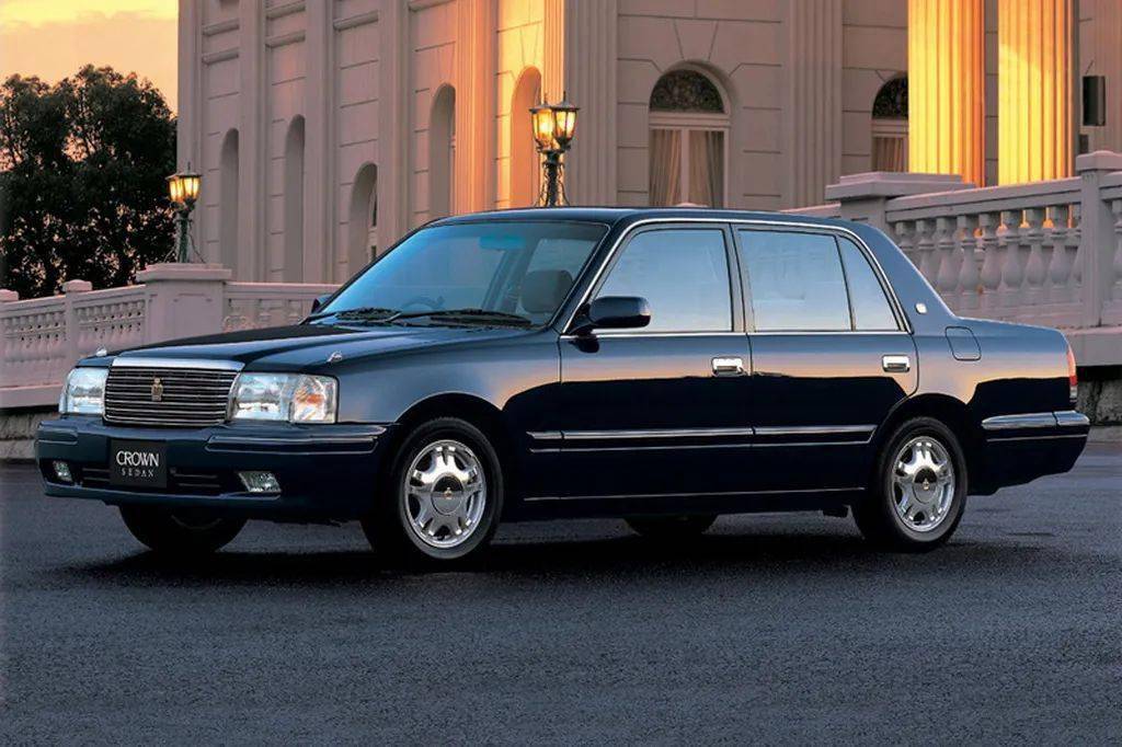 皇冠信用盘平台出租_完美诠释什么叫开不坏的丰田皇冠信用盘平台出租,TLV的丰田皇冠Comfort和Sedan模型试玩