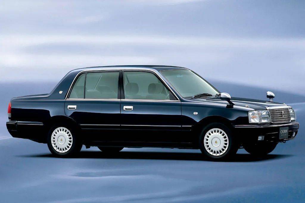 皇冠信用盘平台出租_完美诠释什么叫开不坏的丰田皇冠信用盘平台出租,TLV的丰田皇冠Comfort和Sedan模型试玩