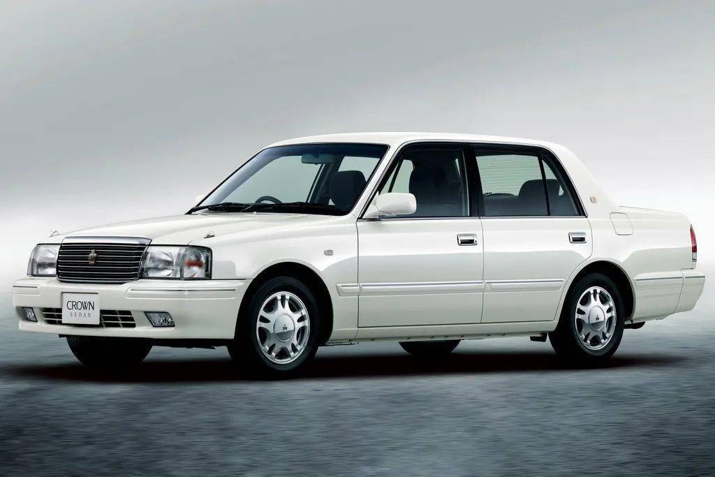 皇冠信用盘平台出租_完美诠释什么叫开不坏的丰田皇冠信用盘平台出租,TLV的丰田皇冠Comfort和Sedan模型试玩