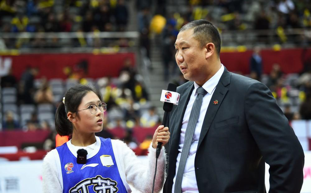 皇冠信用盘代理_CBA消息:篮协处罚两大作弊裁判皇冠信用盘代理!周琦被传回新疆?山东又换帅