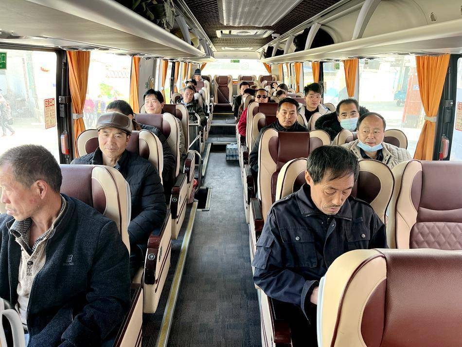 皇冠信用盘开号_榆盘镇:“春风号”开向就业创收