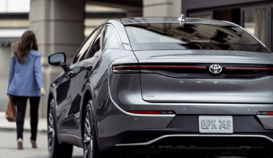 世界杯皇冠平台_全新设计+平台上身 从此告别国产 丰田皇冠Sedan将于广州车展亮相