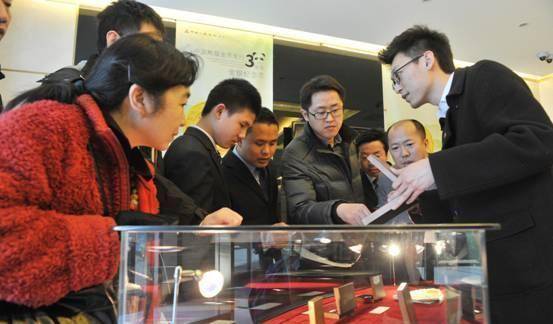 买球的正规网站_在银行买的正规金条买球的正规网站,“回收”时为啥推三阻四,银行员工说出实情