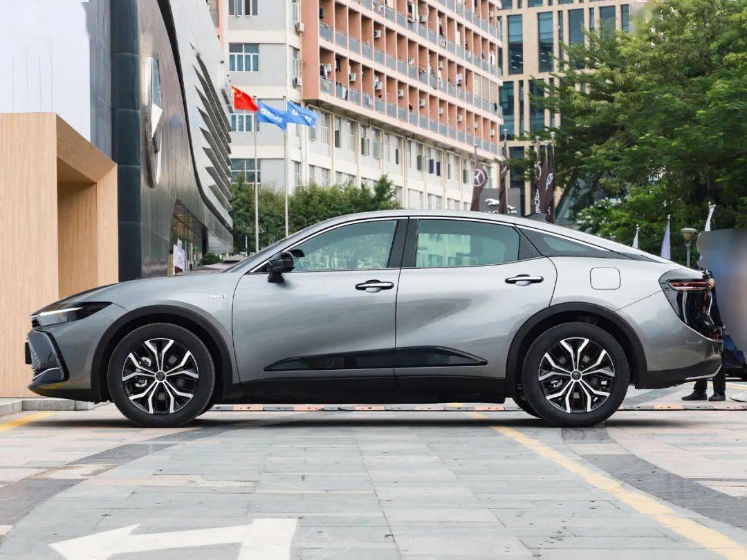 皇冠信用盘如何注册_2.4T混动+四驱皇冠信用盘如何注册,这车可不输雷克萨斯