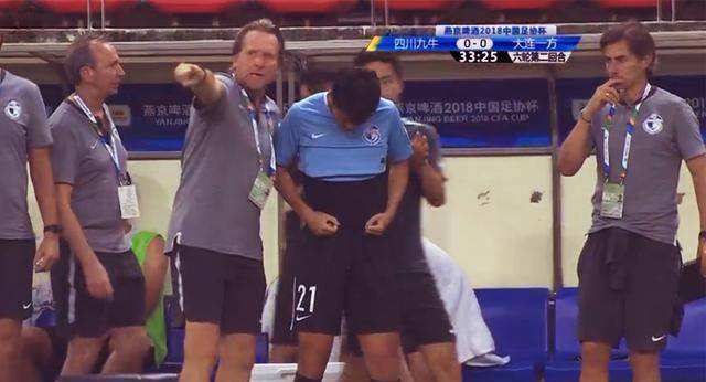 足球比赛外围买球网站_大连一方1人惊艳1人业余!“项链哥”升级2.0版足球比赛外围买球网站,自己堵死国足路