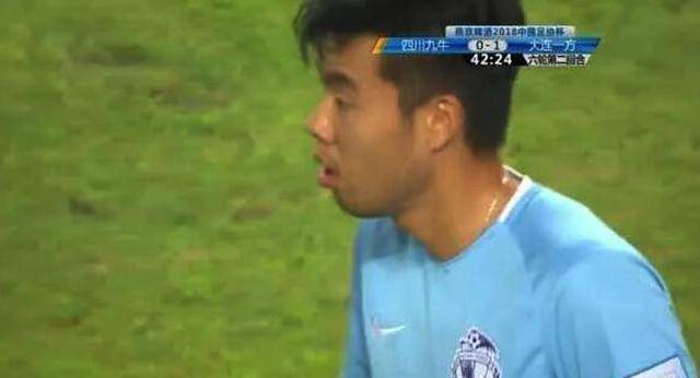 足球比赛外围买球网站_大连一方1人惊艳1人业余!“项链哥”升级2.0版足球比赛外围买球网站,自己堵死国足路