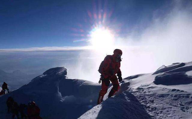 皇冠登一登二登三区别_登珠峰很困难皇冠登一登二登三区别,你知道登一次需要花多少钱吗?网友:登不起