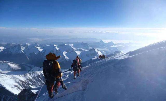 皇冠登一登二登三区别_登珠峰很困难皇冠登一登二登三区别,你知道登一次需要花多少钱吗?网友:登不起