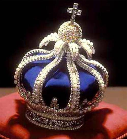 怎么弄皇冠信用_世界五大凤冠:西方3顶太寒酸怎么弄皇冠信用,中国2顶太奢华,慈禧的贵气十足