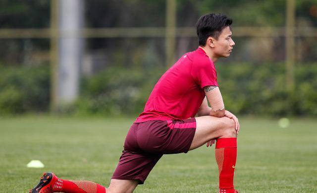 皇冠足球管理平台出租_夺帅!艾克森戴队长袖标想连任皇冠足球管理平台出租,够实力击败保利尼奥和张琳芃吗