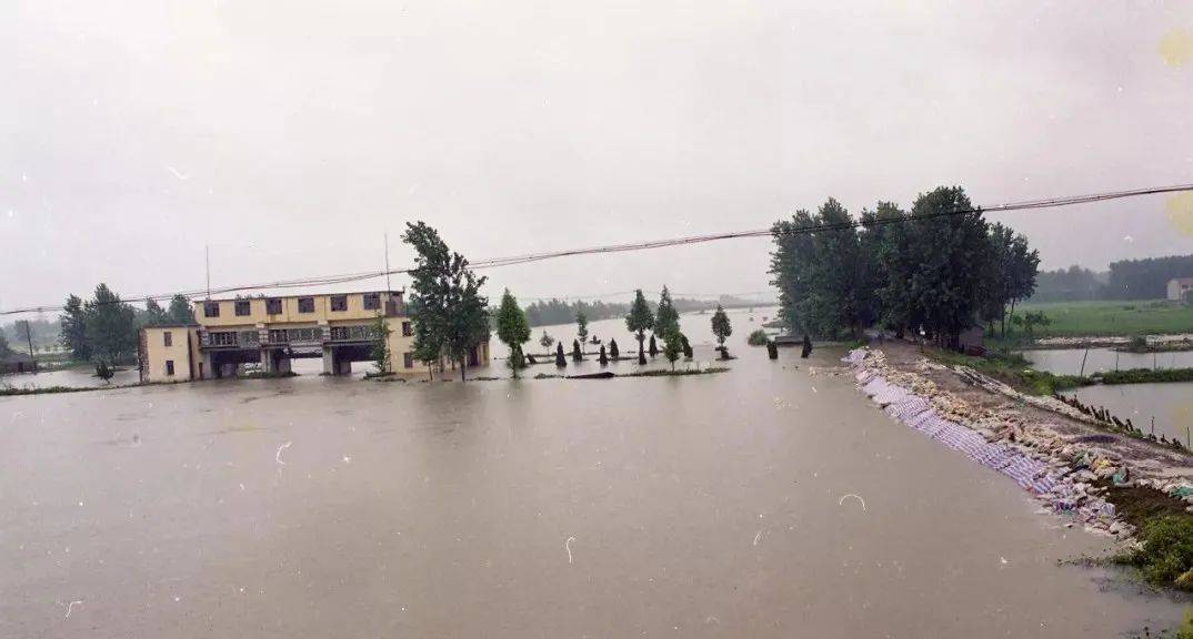 皇冠信用盘出租_1991年:国际倒爷皇冠信用盘出租,点子大王,下岗初潮,华东水灾和出租车市场化