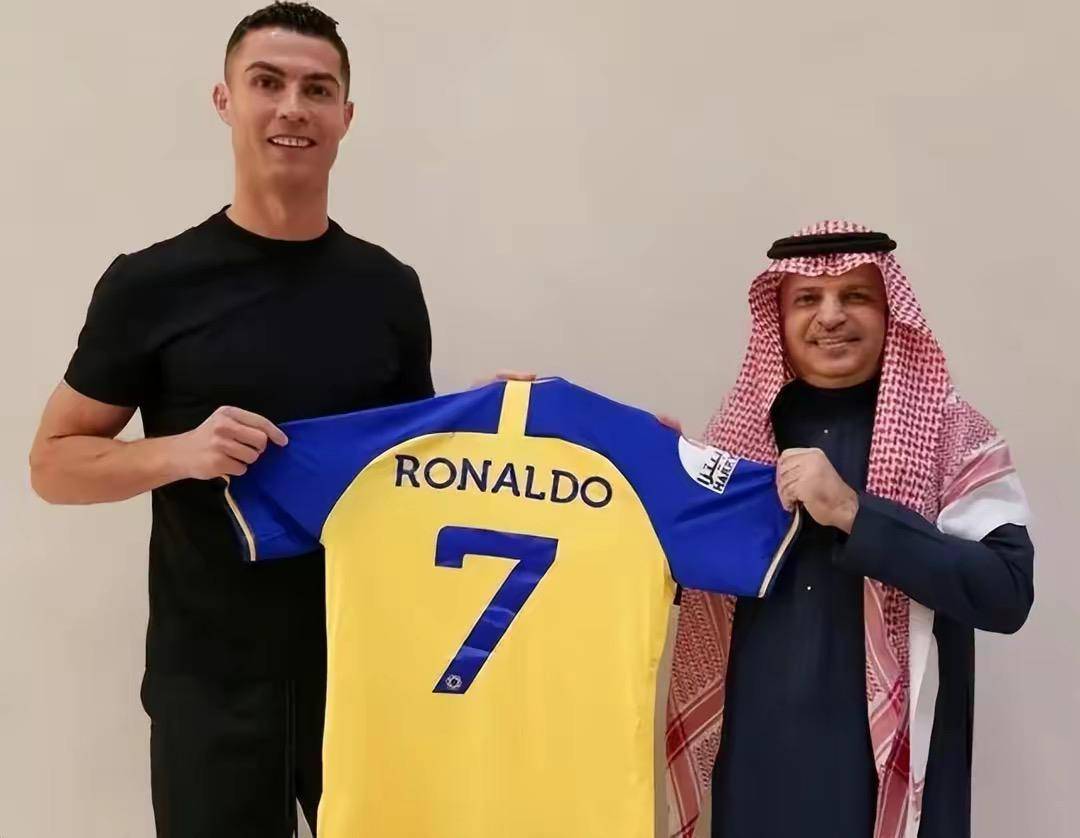 世界杯足球平台代理_体坛年收入榜出炉!詹姆斯1.26亿居首世界杯足球平台代理,梅西C罗紧随其后