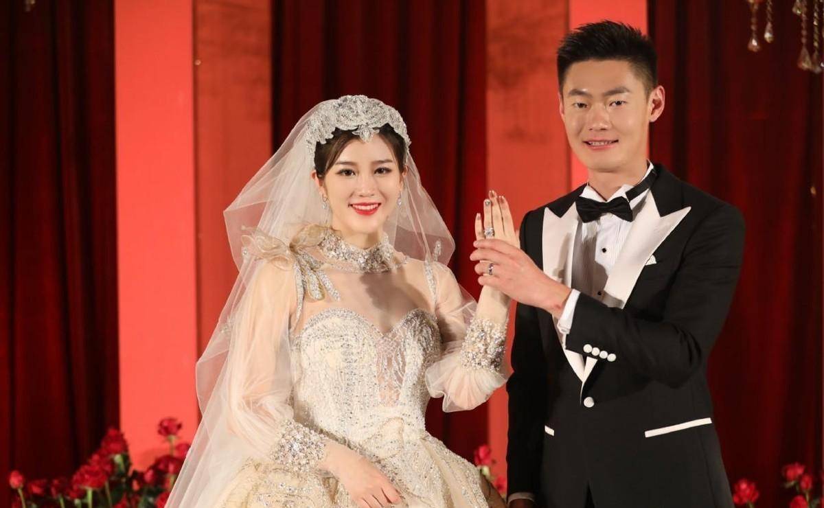 体育皇冠信用盘_辽篮球员赵继伟大婚!运动员婚礼赞助超百万体育皇冠信用盘,婚礼现场变“商场”