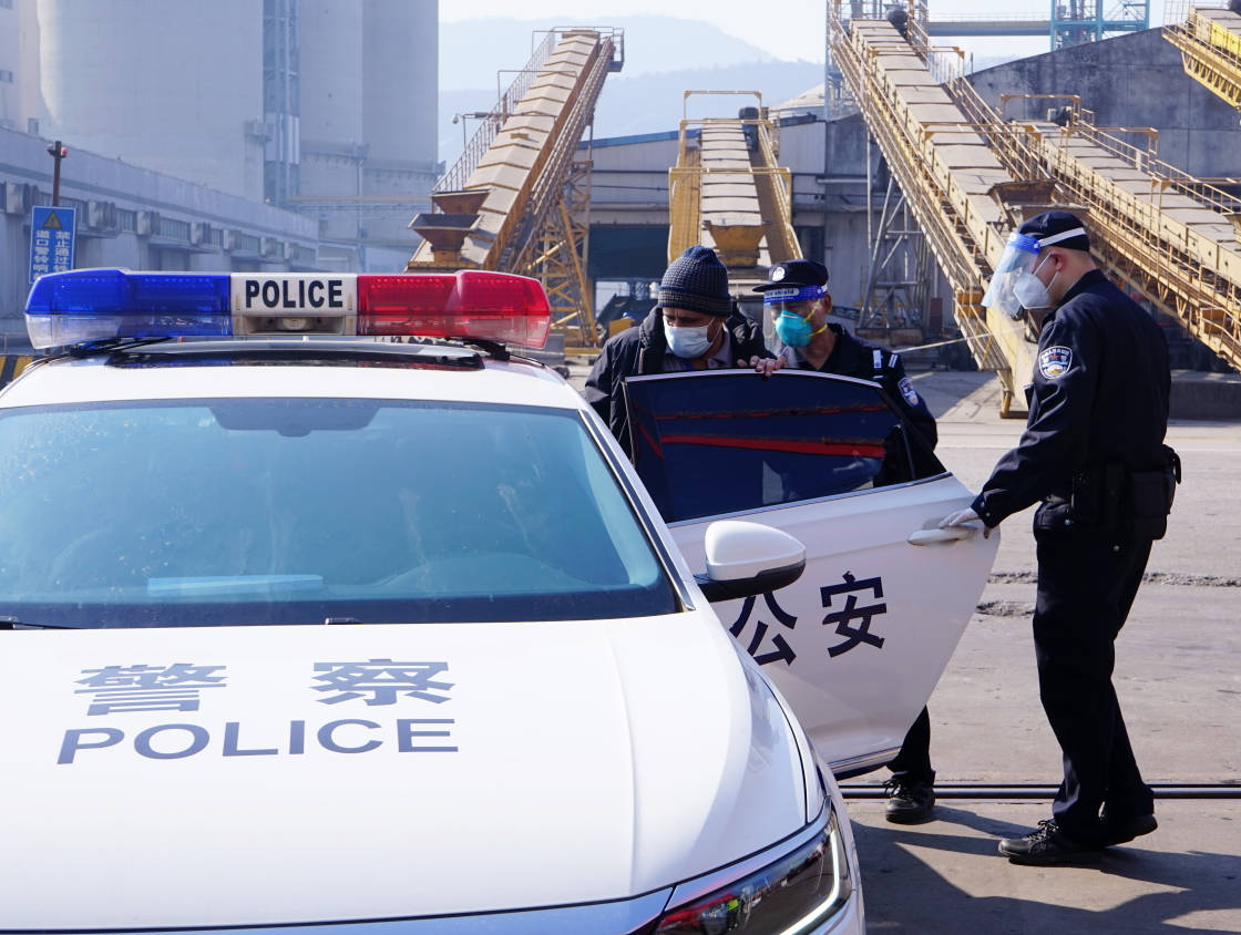 皇冠信用网登2代理_时间紧急皇冠信用网登2代理!警车变身“救护车”