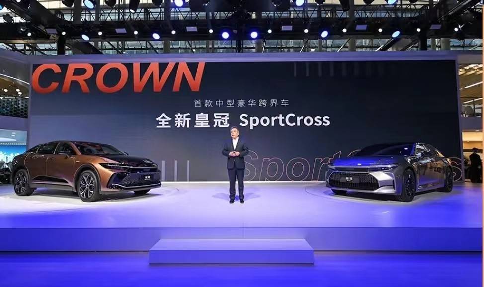 皇冠足球管理平台出租_“双子星”Sport Cross、Sedan联袂出击广州车展皇冠足球管理平台出租,开启皇冠新篇章