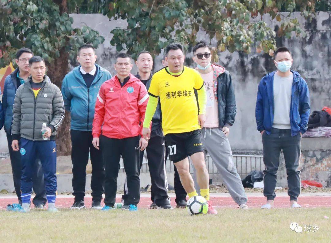 皇冠足球平台代理_乡镇“年味”足皇冠足球平台代理!梅县区隆文镇“通利华埃安”迎春贺岁杯足球赛开赛啦