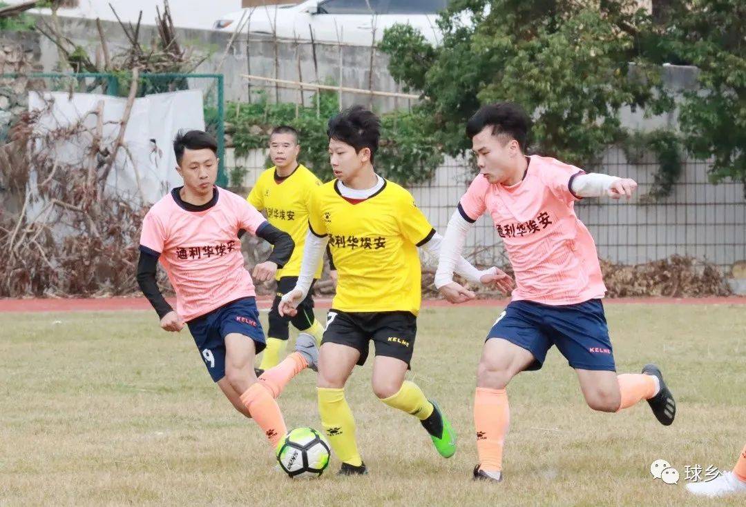 皇冠足球平台代理_乡镇“年味”足皇冠足球平台代理!梅县区隆文镇“通利华埃安”迎春贺岁杯足球赛开赛啦