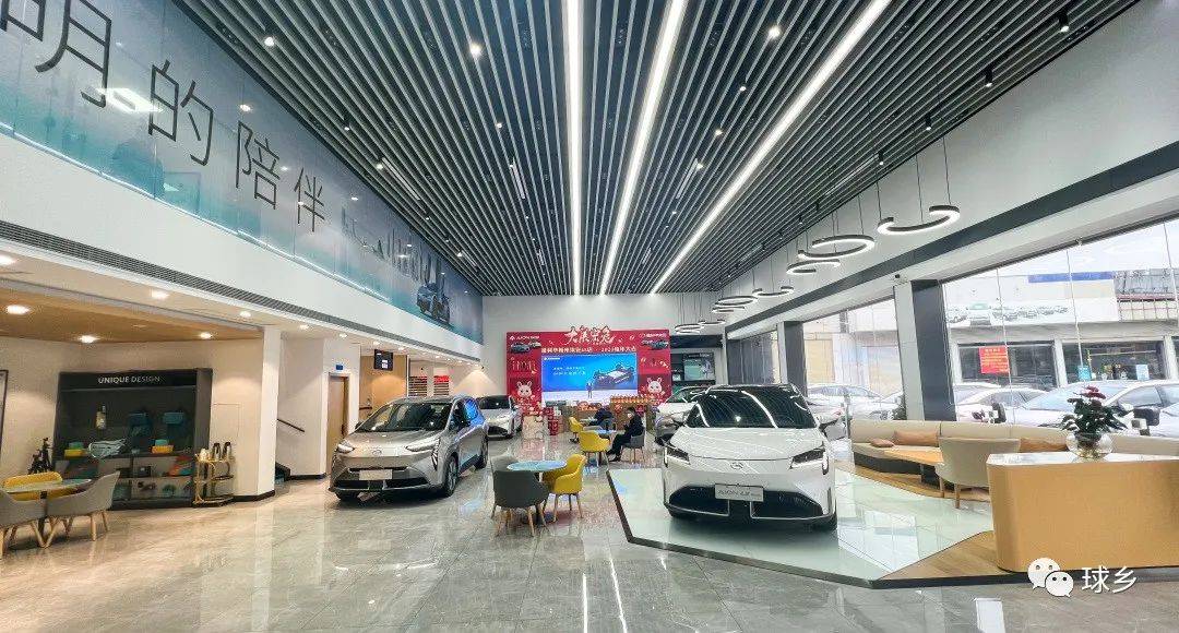 皇冠足球平台代理_乡镇“年味”足皇冠足球平台代理!梅县区隆文镇“通利华埃安”迎春贺岁杯足球赛开赛啦