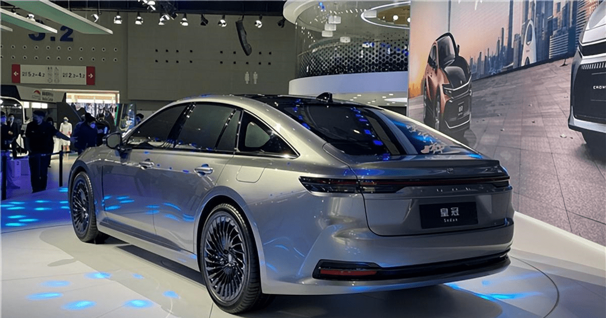 皇冠信用盘可以占几成_自信比肩BBA 进口丰田皇冠国内售价公布:不便宜