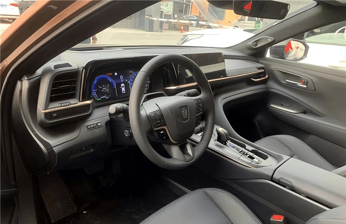 皇冠信用盘可以占几成_自信比肩BBA 进口丰田皇冠国内售价公布:不便宜