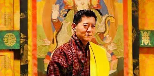 怎么注册皇冠信用盘_30岁不丹王后陪同国王赴宴怎么注册皇冠信用盘,闷声不吭下掉皇冠,情路坎坷懒得打扮