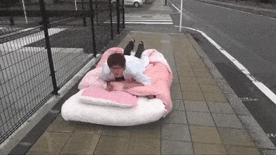 皇冠信用盘怎么弄_搞笑gif:如果不想起床上班皇冠信用盘怎么弄,可以开着床去啊