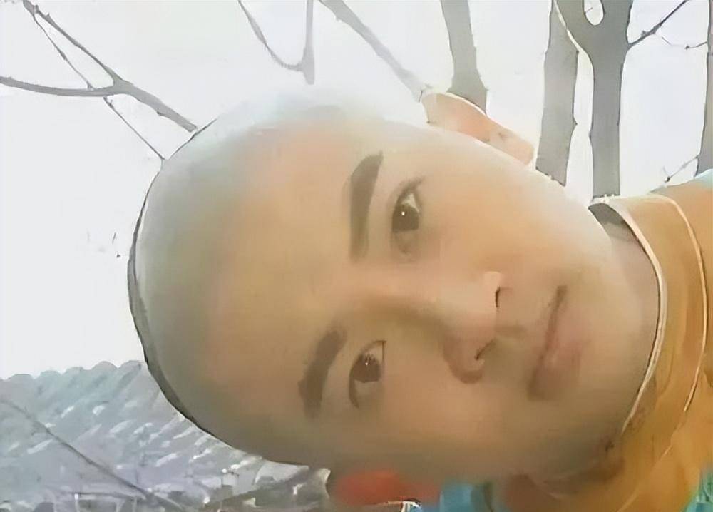 正版皇冠信用网出租_无意发现自己老师正版皇冠信用网出租,在大街上捡东西吃?网友:尴尬到脚指扣地哈哈