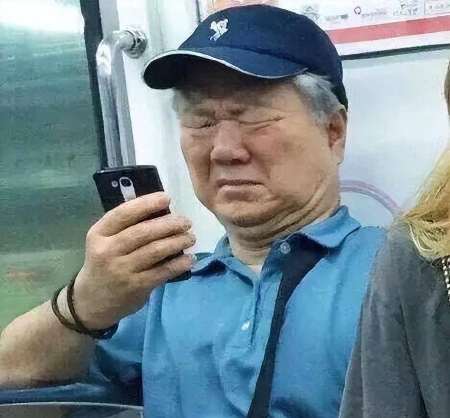 正版皇冠信用网出租_无意发现自己老师正版皇冠信用网出租,在大街上捡东西吃?网友:尴尬到脚指扣地哈哈