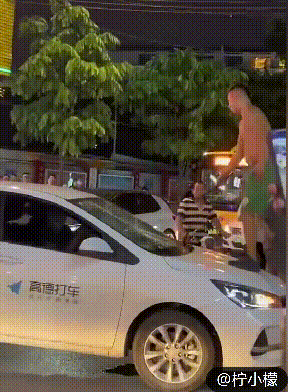 正版皇冠信用网出租_无意发现自己老师正版皇冠信用网出租,在大街上捡东西吃?网友:尴尬到脚指扣地哈哈