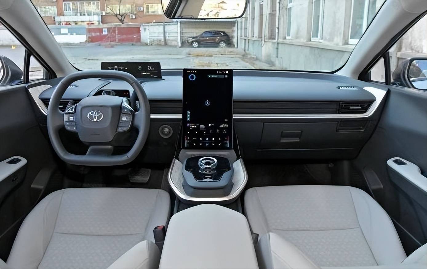 皇冠信用盘登3出租_给比亚迪让座?姗姗来迟的丰田bZ3皇冠信用盘登3出租,赢了面子输了里子