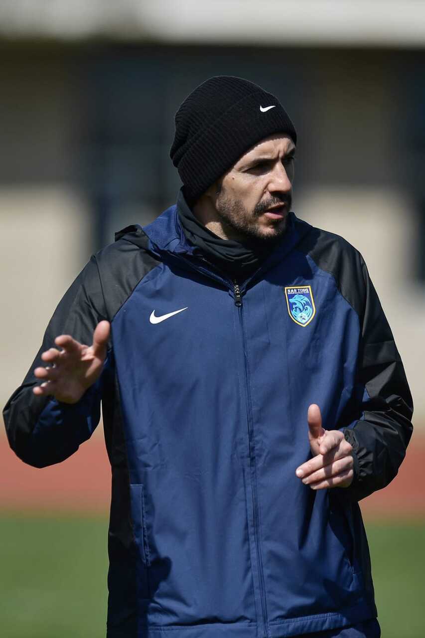 皇冠信用网出租足球_南通支云葡籍主帅接受专访皇冠信用网出租足球,在葡萄牙每个人都在谈论足球:出租车司机、面包师、我的祖母