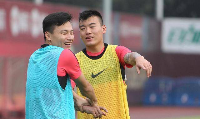 皇冠信用网出租足球_大器晚成!老广州队31岁进入国家足球队皇冠信用网出租足球,曾被誉为郑智的接班人