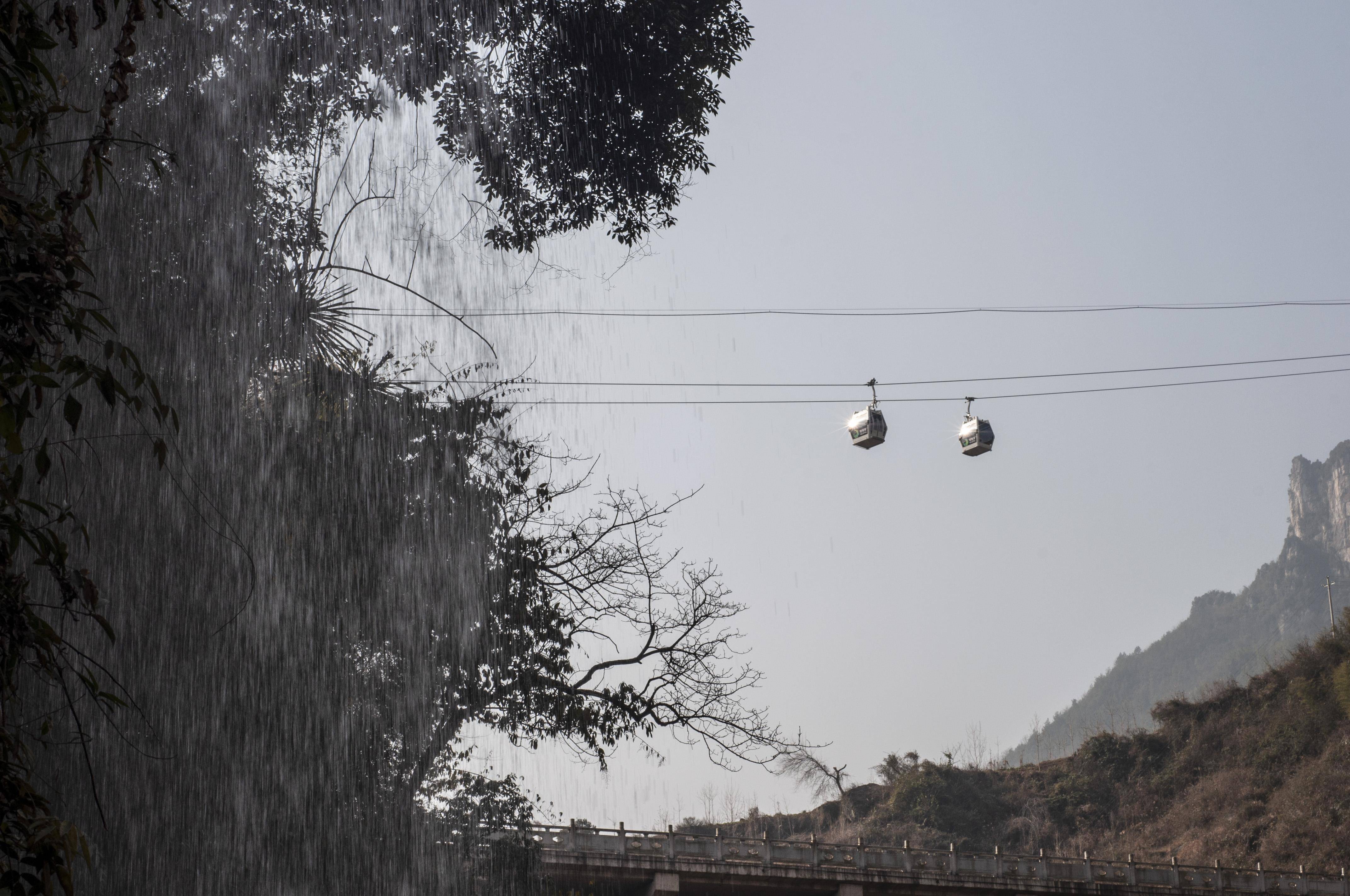 皇冠登一登二登三区别_一步登仙的感觉莫过如此吧皇冠登一登二登三区别,恩施大峡谷缆车代步登绝顶!心旷神怡