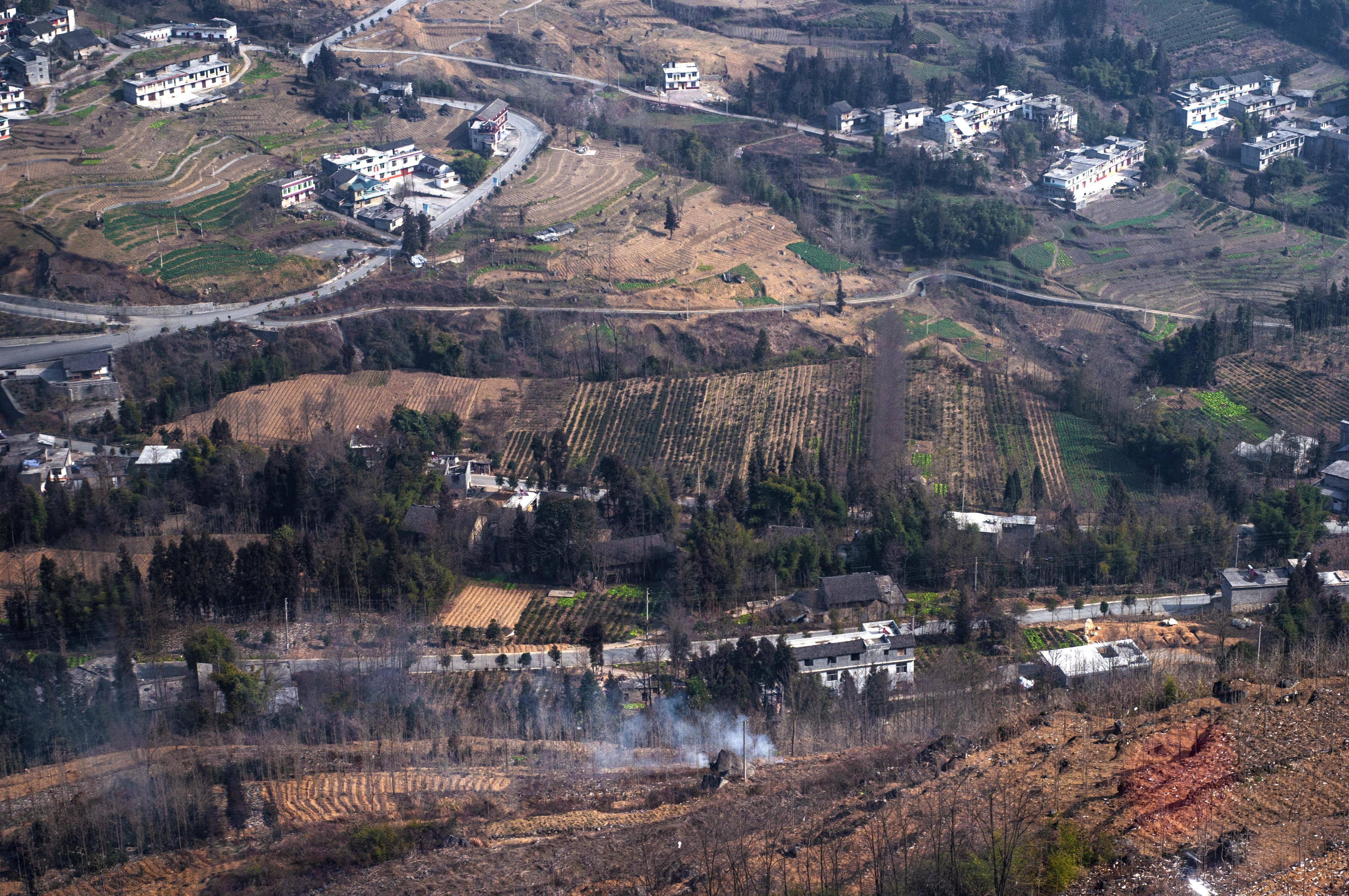 皇冠登一登二登三区别_一步登仙的感觉莫过如此吧皇冠登一登二登三区别,恩施大峡谷缆车代步登绝顶!心旷神怡