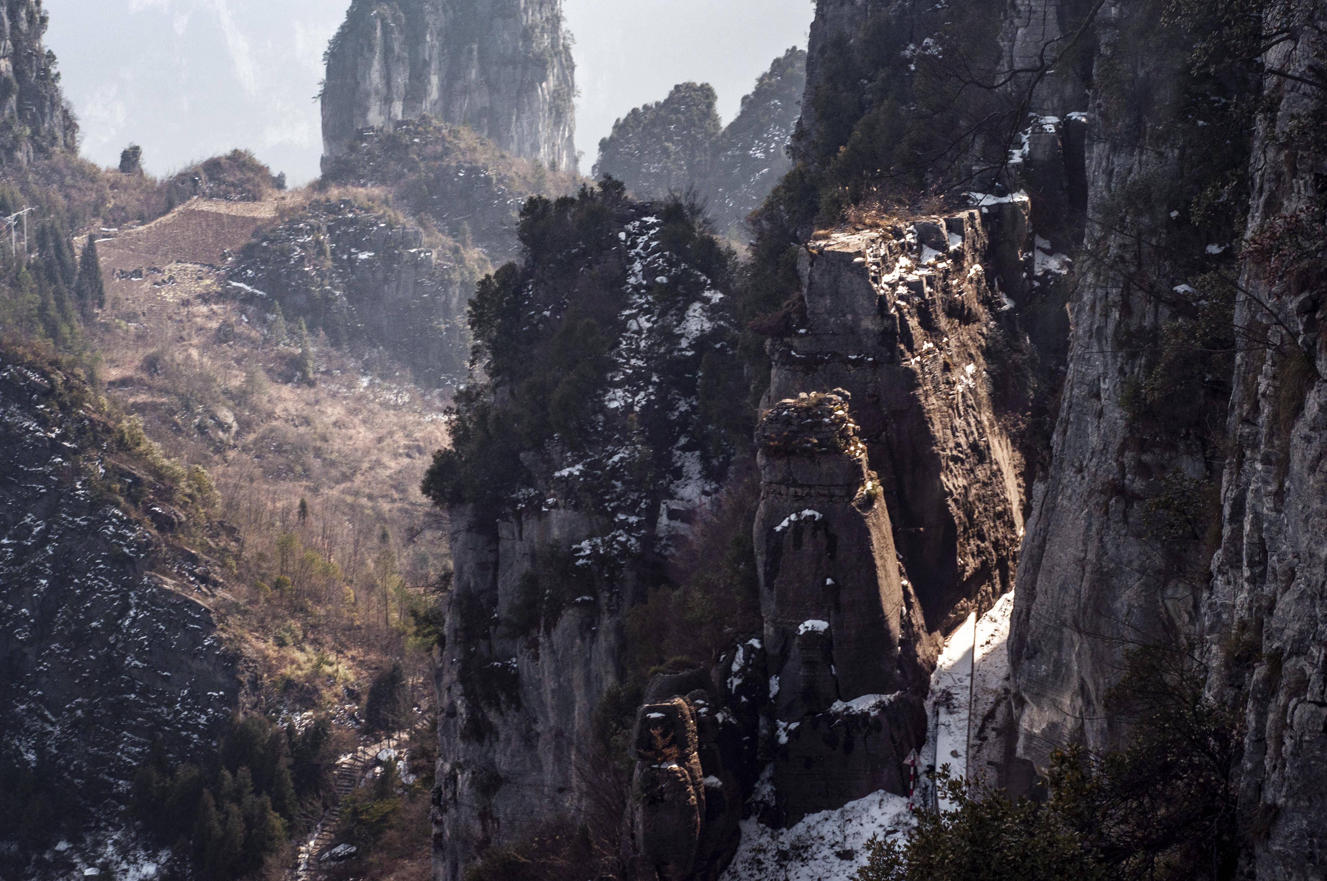 皇冠登一登二登三区别_一步登仙的感觉莫过如此吧皇冠登一登二登三区别,恩施大峡谷缆车代步登绝顶!心旷神怡