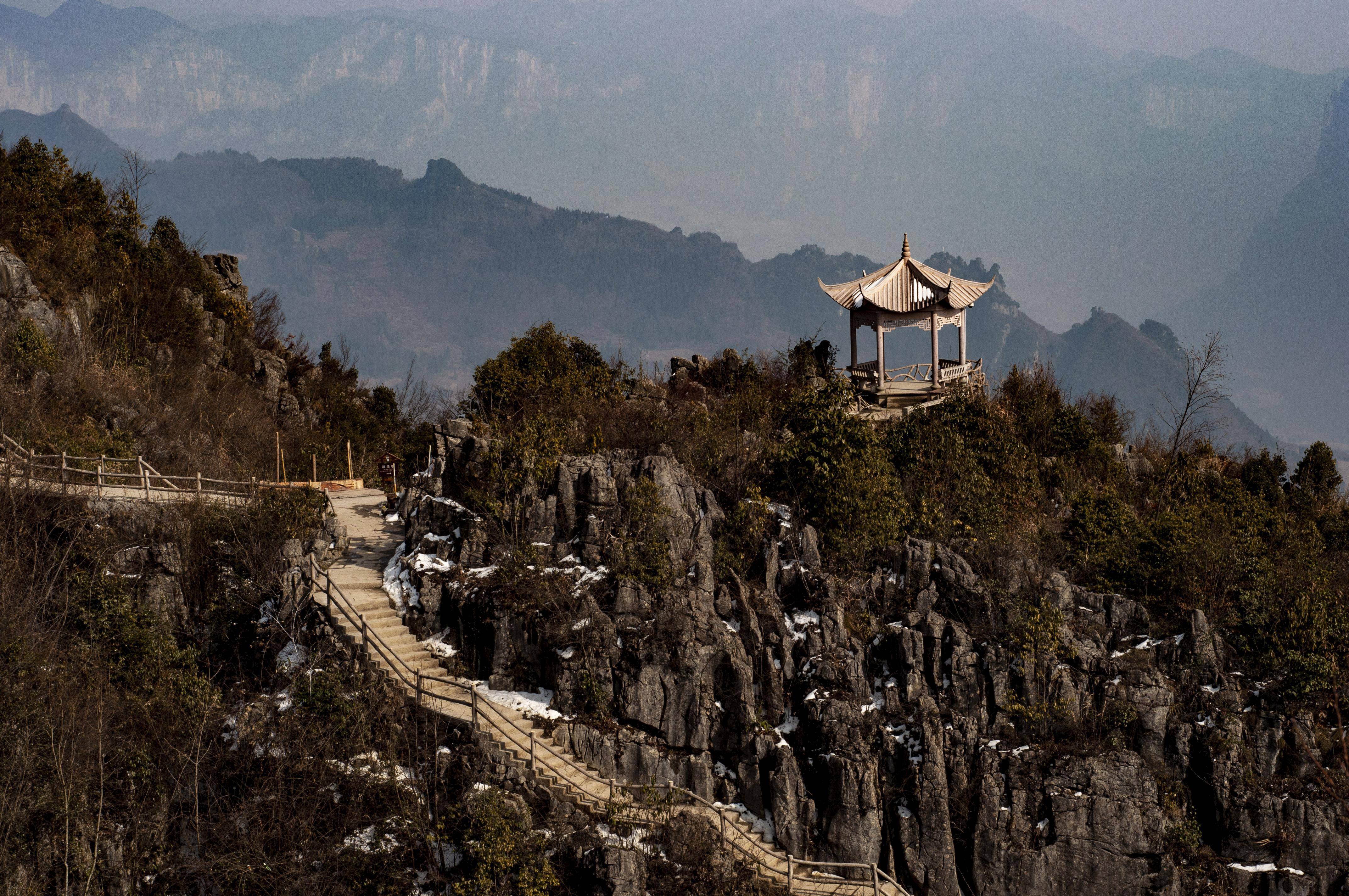 皇冠登一登二登三区别_一步登仙的感觉莫过如此吧皇冠登一登二登三区别,恩施大峡谷缆车代步登绝顶!心旷神怡