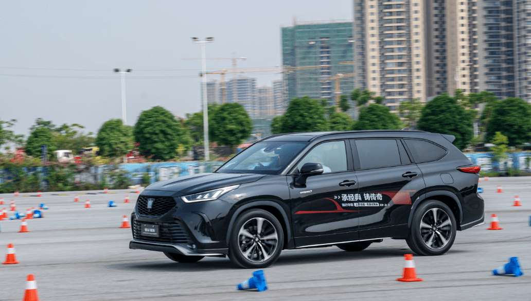 如何申请皇冠信用盘_中大型SUV一汽丰田皇冠陆放如何申请皇冠信用盘,内外兼优值得选购