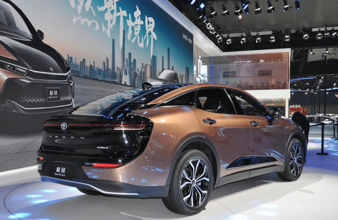 皇冠信用盘可以占几成_16代皇冠国内预售皇冠信用盘可以占几成,就凭这“杀马特”颜值,能叫板奥迪A6L?