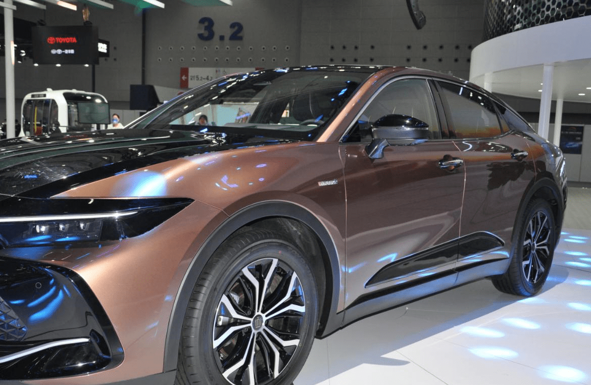 皇冠信用盘可以占几成_16代皇冠国内预售皇冠信用盘可以占几成,就凭这“杀马特”颜值,能叫板奥迪A6L?