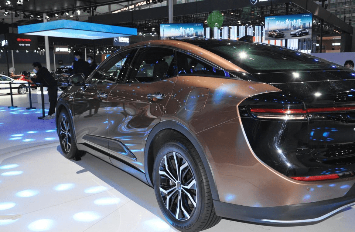 皇冠信用盘可以占几成_16代皇冠国内预售皇冠信用盘可以占几成,就凭这“杀马特”颜值,能叫板奥迪A6L?