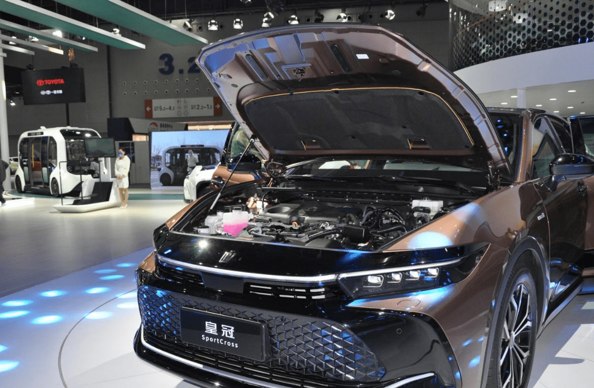 皇冠信用盘可以占几成_16代皇冠国内预售皇冠信用盘可以占几成,就凭这“杀马特”颜值,能叫板奥迪A6L?