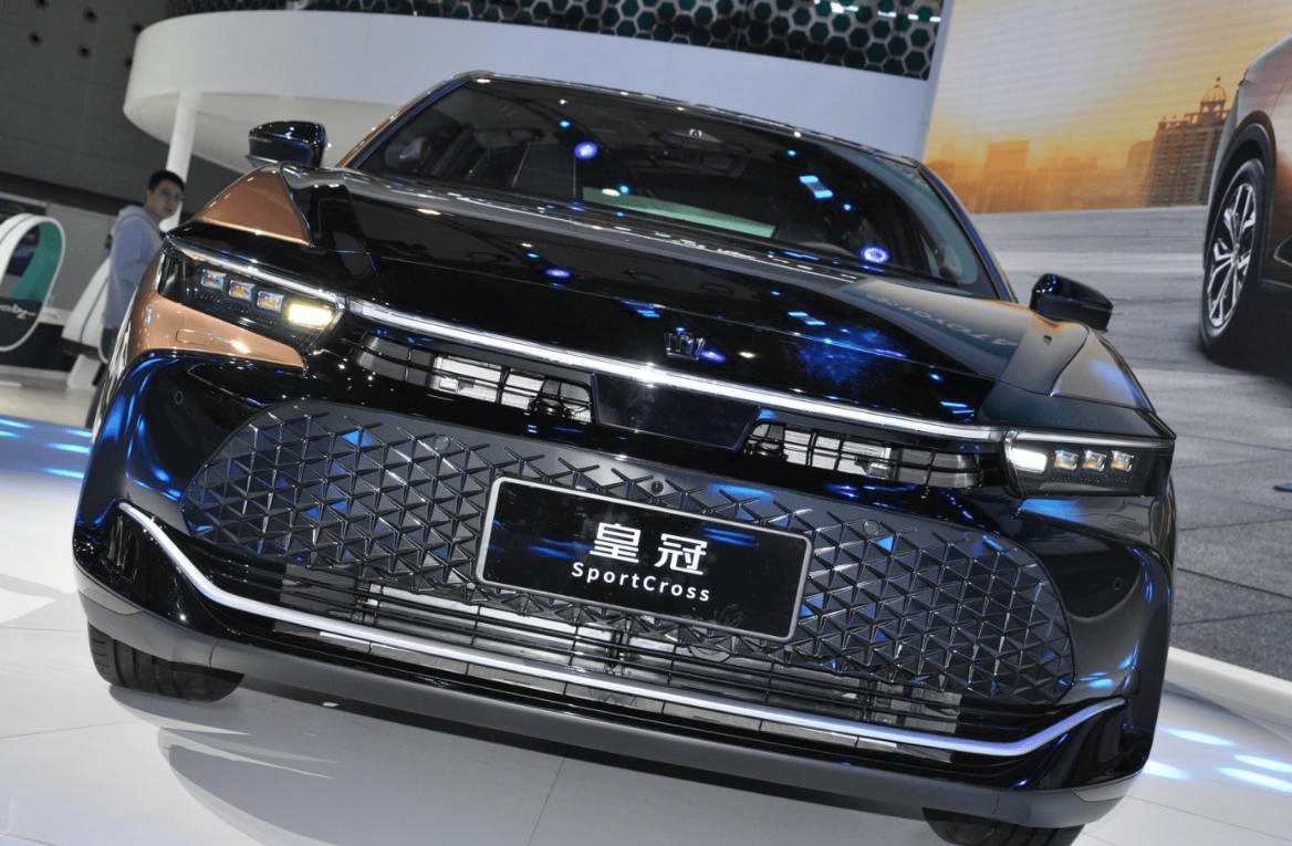 皇冠信用盘可以占几成_16代皇冠国内预售皇冠信用盘可以占几成,就凭这“杀马特”颜值,能叫板奥迪A6L?