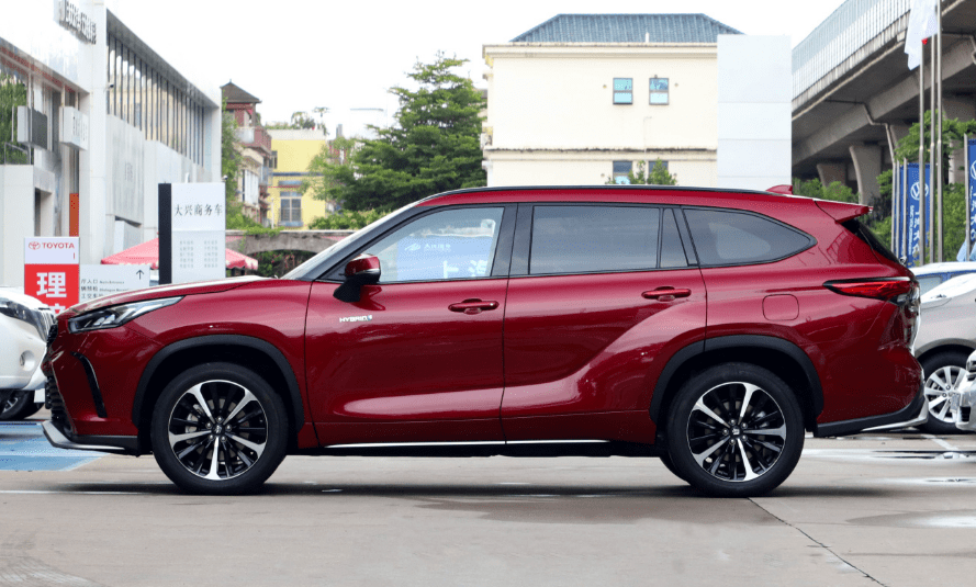 皇冠信用盘在线注册_尊贵座驾体验皇冠信用盘在线注册,彰显一汽丰田皇冠陆放高级格调