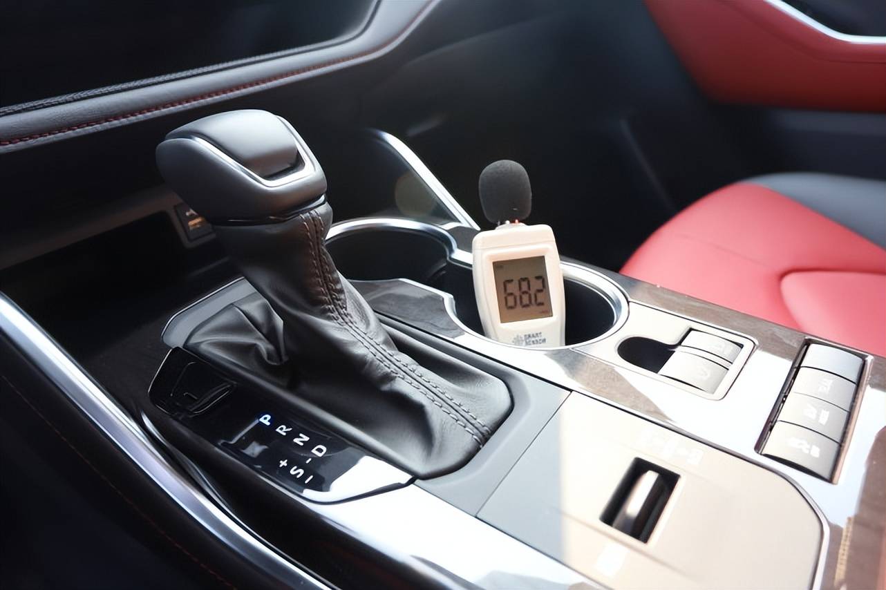 皇冠信用盘在线注册_尊贵座驾体验皇冠信用盘在线注册,彰显一汽丰田皇冠陆放高级格调