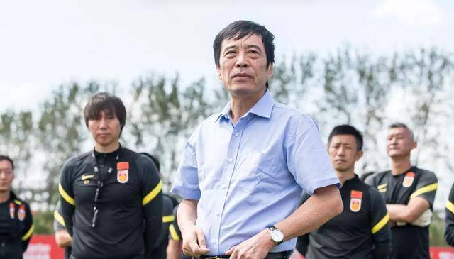 世界杯皇冠足球平台_杀回中超世界杯皇冠足球平台!这位曾经被球迷期待的“归化国际”已经抵达济南进行试训