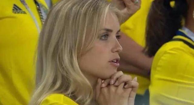 世界杯皇冠足球平台_世界杯最美女球迷瑞典苏珊娜vs哥伦比亚超模世界杯皇冠足球平台,越南小姐姐抢镜