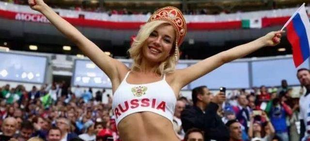 世界杯皇冠足球平台_世界杯最美女球迷瑞典苏珊娜vs哥伦比亚超模世界杯皇冠足球平台,越南小姐姐抢镜