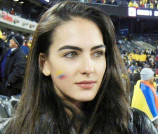 世界杯皇冠足球平台_世界杯最美女球迷瑞典苏珊娜vs哥伦比亚超模世界杯皇冠足球平台,越南小姐姐抢镜