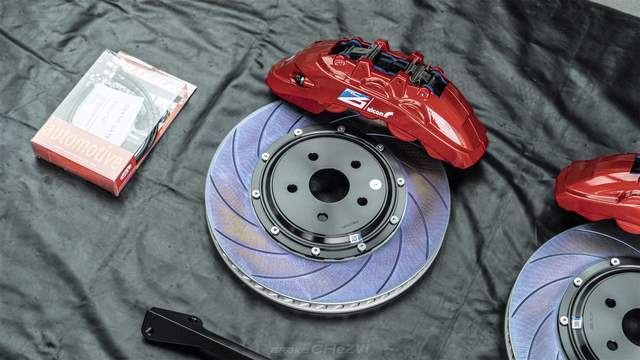 皇冠信用盘在线开户_还是皇冠吗皇冠信用盘在线开户?丰田陆放升级Alcon-Belfe RC6街道刹车